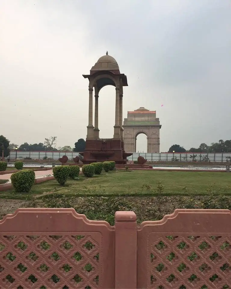 Sandstone jaali framing the India Gate canopy