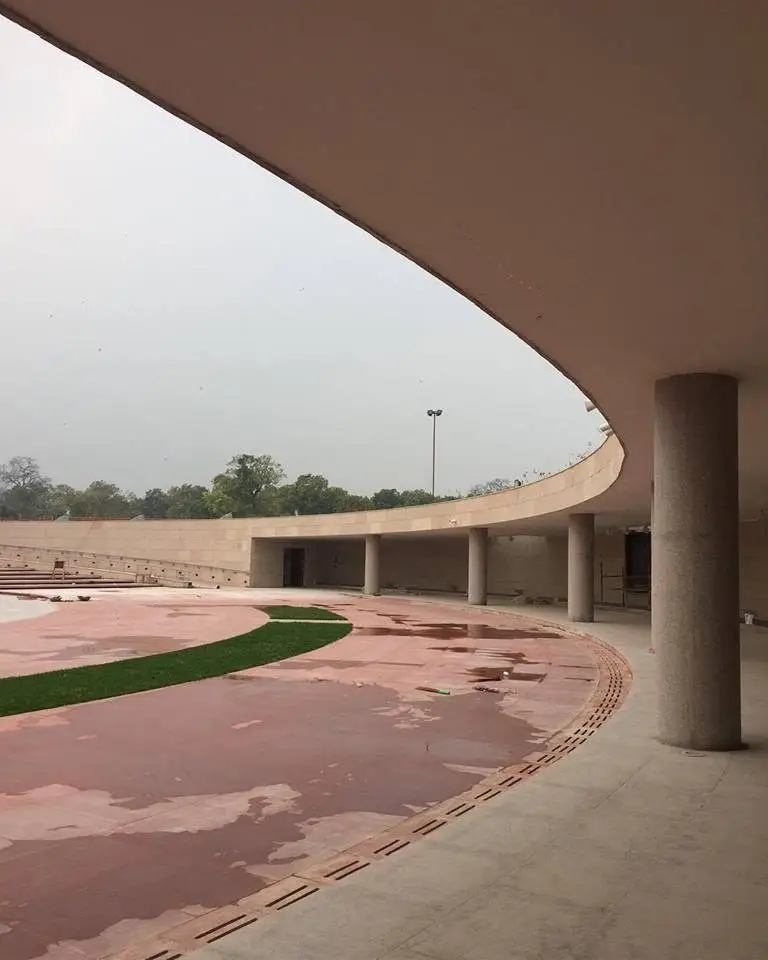 Radial granite paving